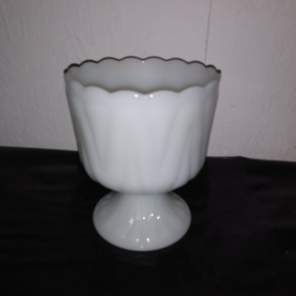 Vintage Milk Glass Vase/Planters - Picture 15 of 15